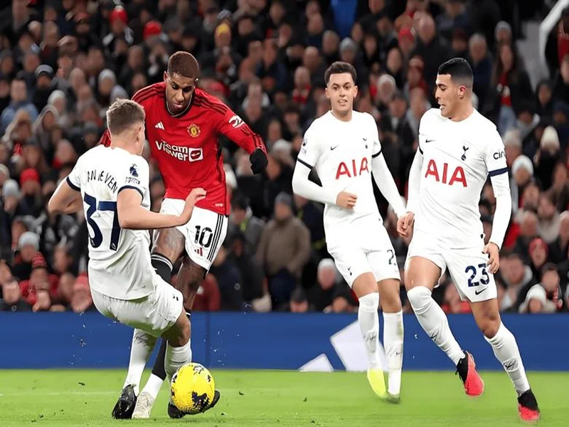 记者：热刺新球场在英国堪称顶级，曼联可参考热刺的成功经验